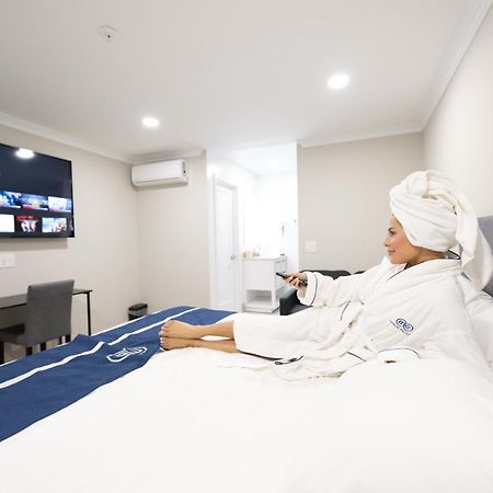 Omeo Suites Alhambra Bagian luar foto