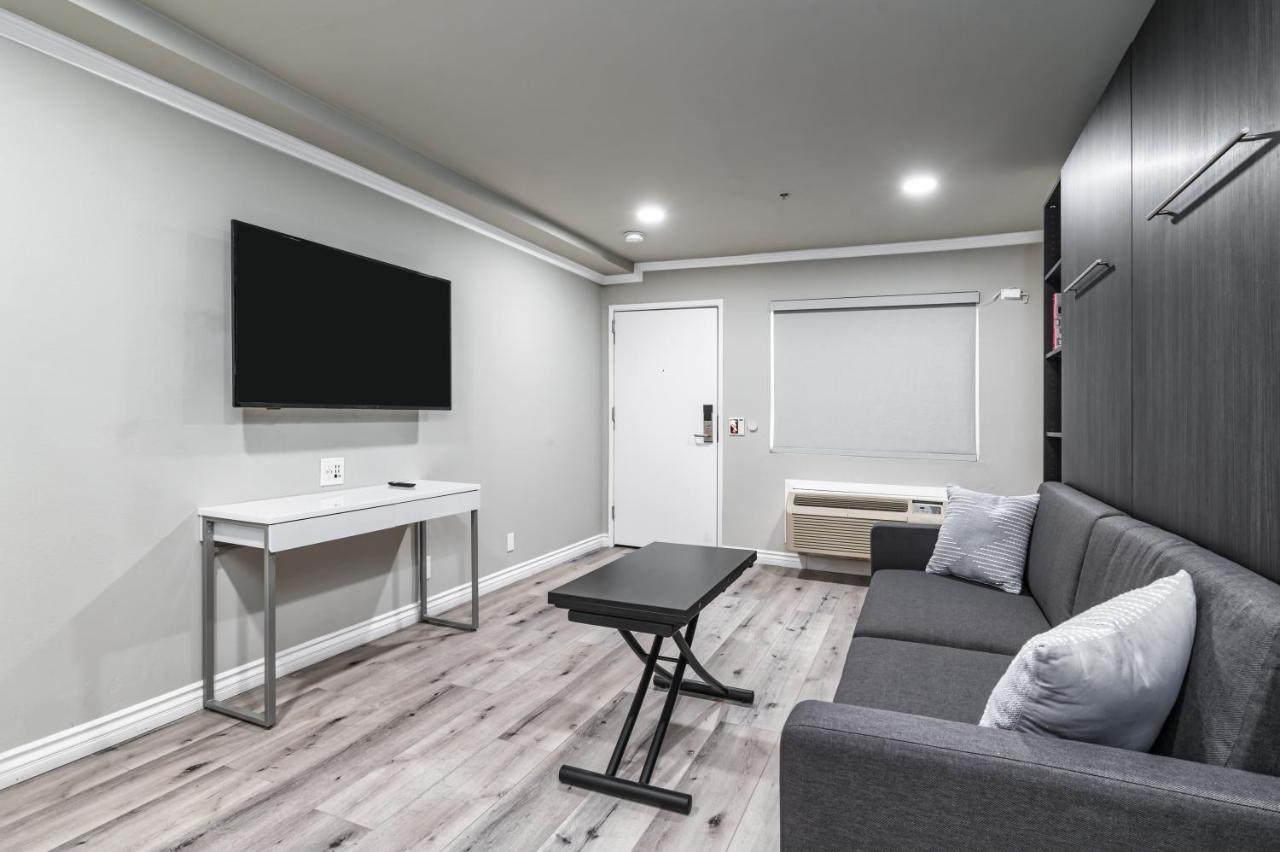 Omeo Suites Alhambra Bagian luar foto