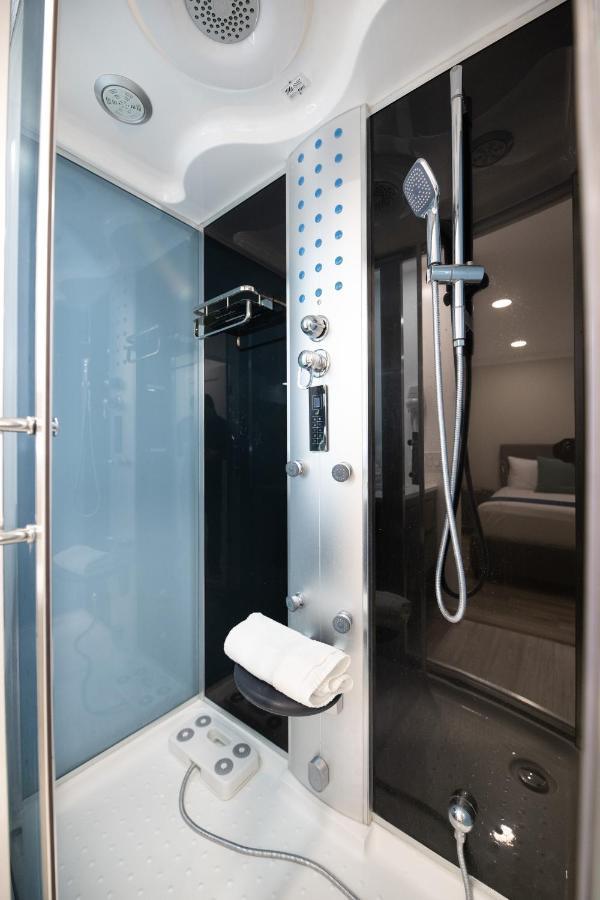 Omeo Suites Alhambra Bagian luar foto