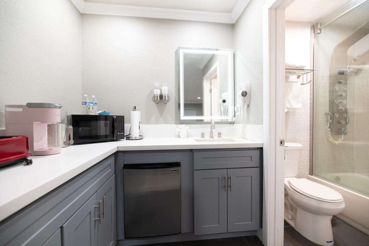 Omeo Suites Alhambra Bagian luar foto