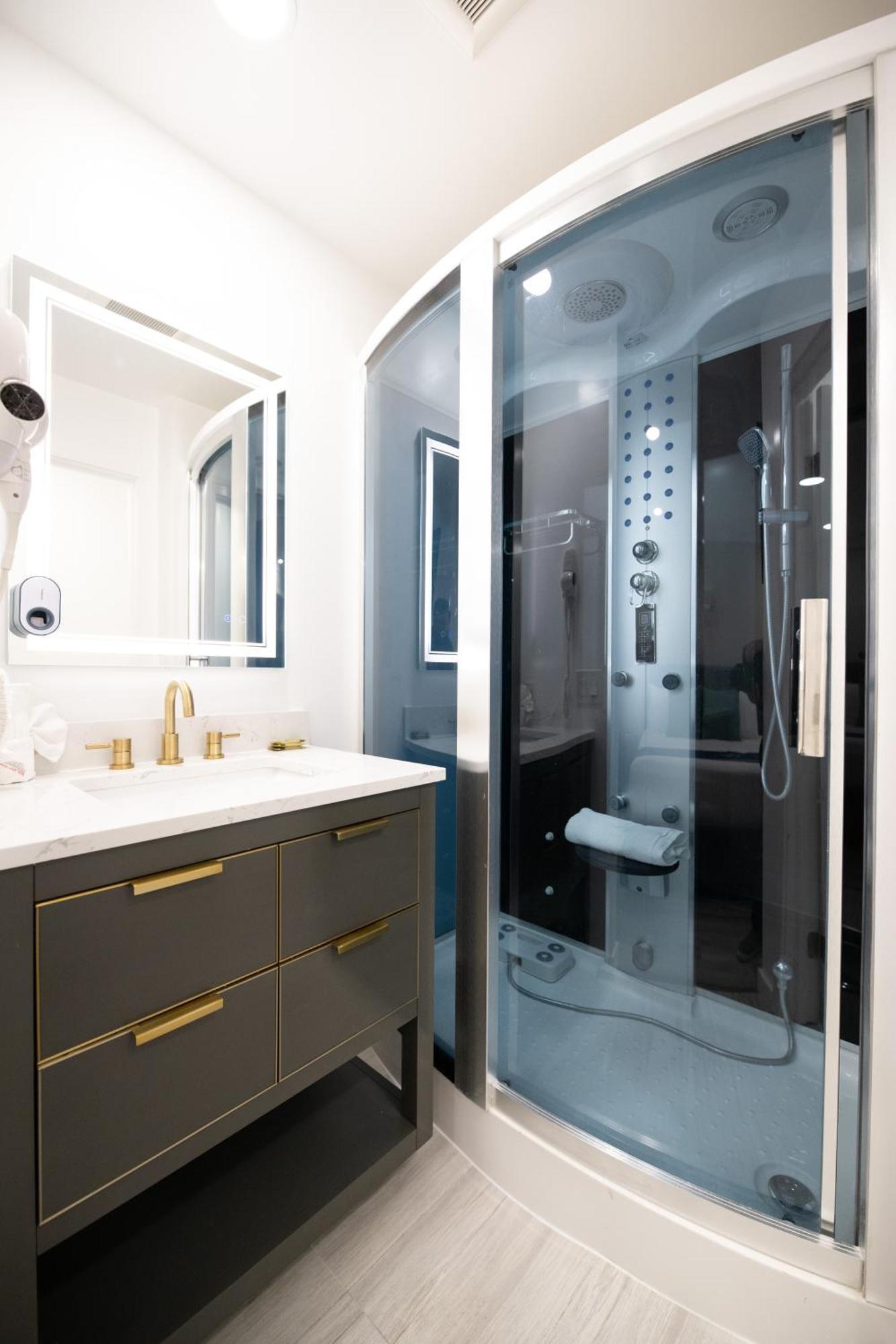 Omeo Suites Alhambra Bagian luar foto